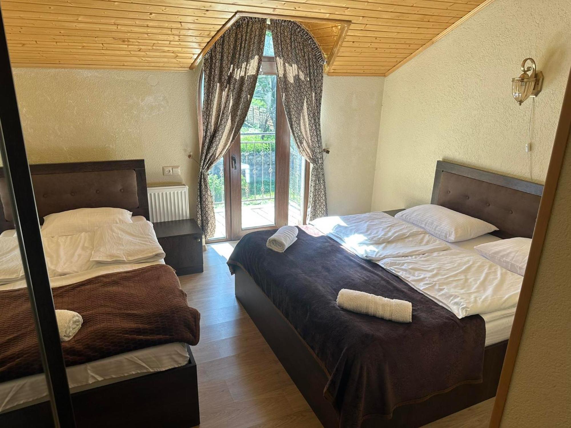 Hotel Iveria Степанцмінда Екстер'єр фото
