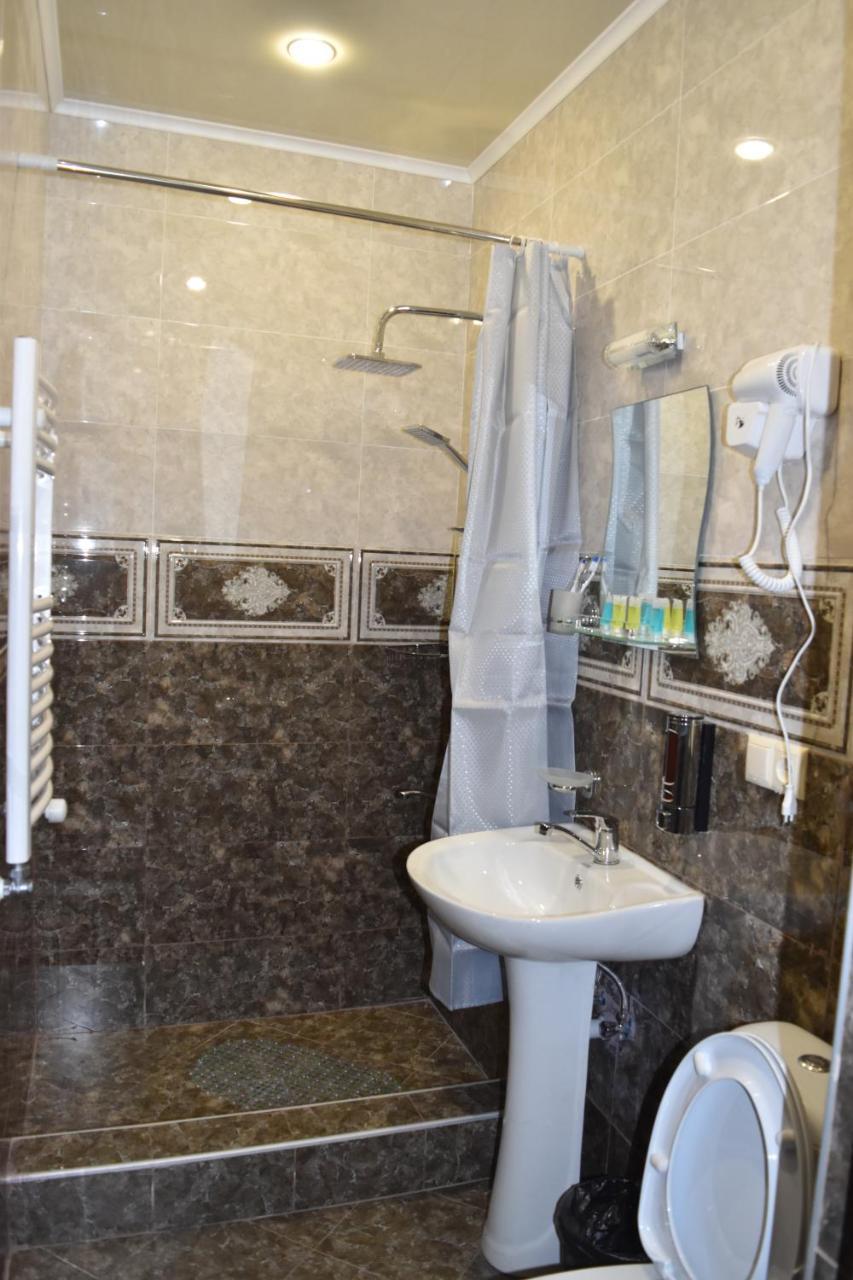 Hotel Iveria Степанцмінда Екстер'єр фото