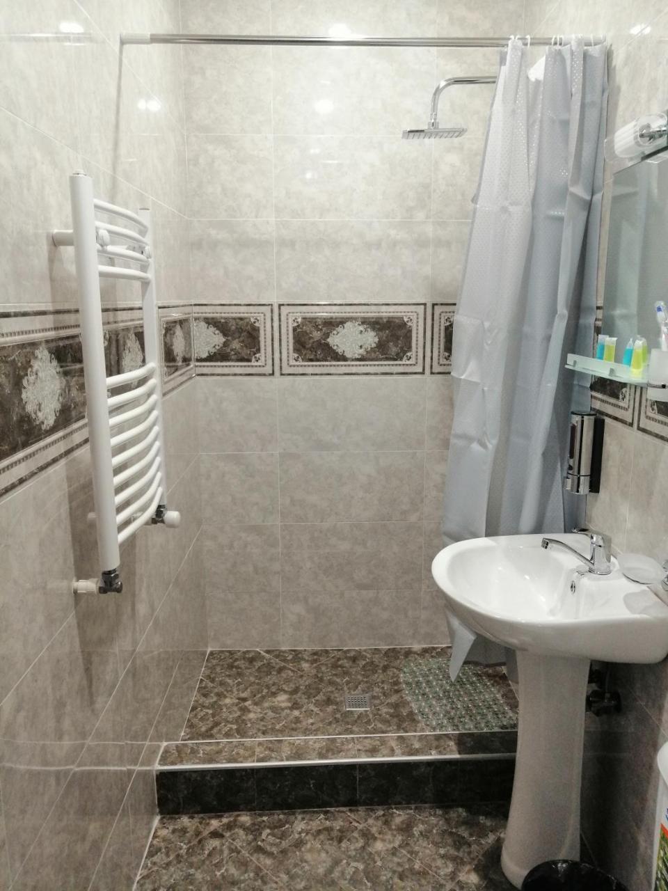Hotel Iveria Степанцмінда Екстер'єр фото